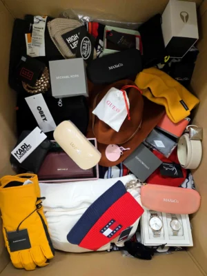 The picture shows a package with accessories in the category AA.