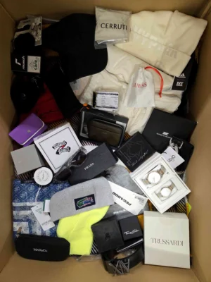 The picture shows a package with accessories in the category AA.