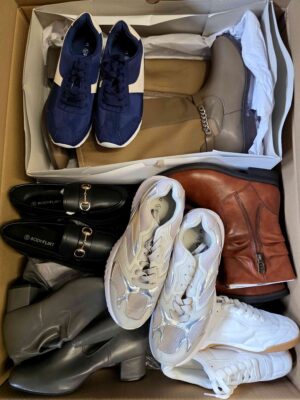 The photo shows a package with clothing in the category BPS.