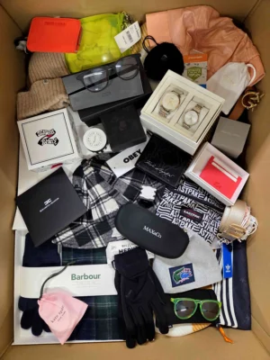 The picture shows a package with accessories in the category AA.