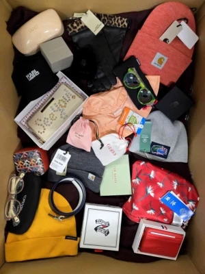 The picture shows a package with accessories in the category AA.