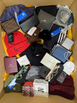 The picture shows a package with accessories in the category AA.