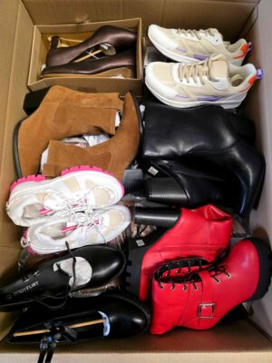 The photo shows a package with clothing in the category BPS.