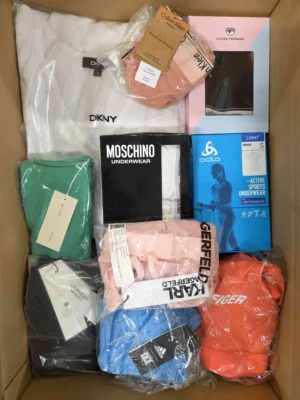 The photo shows a package with clothing in the category AU.