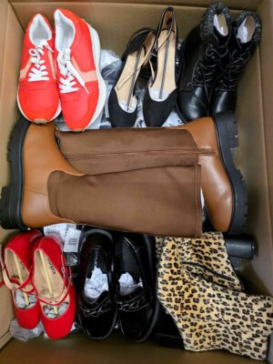 The photo shows a package with clothing in the category BPS.