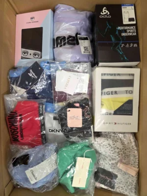 The photo shows a package with clothing in the category AU.