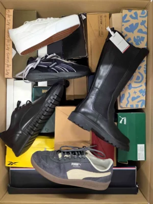 The photo shows a package with footwear in the category BS.