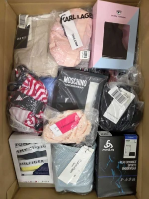 The photo shows a package with clothing in the category AU.