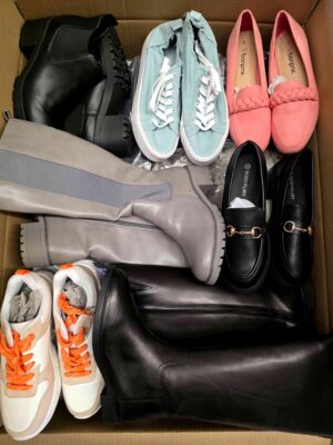 The photo shows a package with clothing in the category BPS.