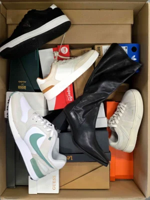 The photo shows a package with footwear in the category BS.