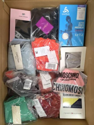 The photo shows a package with clothing in the category AU.