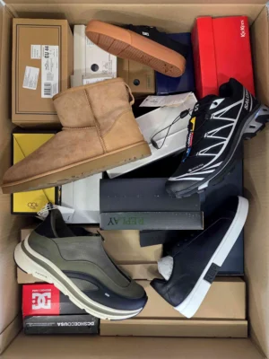 The photo shows a package with footwear in the category BS.