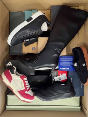 The photo shows a package with footwear in the category BS.