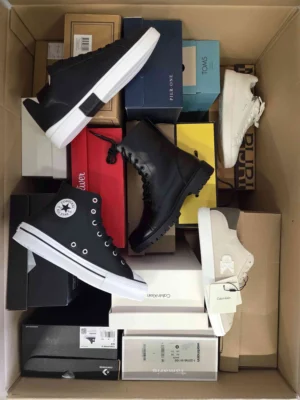 The photo shows a package with footwear in the category BS.