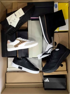 The photo shows a package with footwear in the category BS.