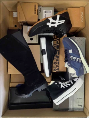 The photo shows a package with footwear in the category BS.