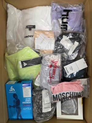 The photo shows a package with clothing in the category AU.