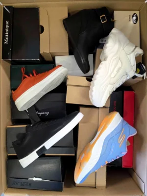 The photo shows a package with footwear in the category BS.