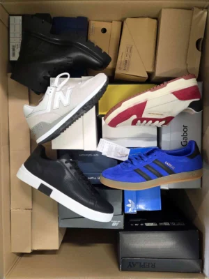 The photo shows a package with footwear in the category BS.