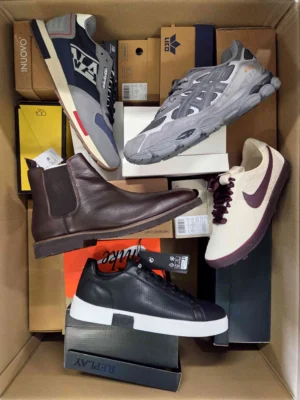 The photo shows a package with footwear in the category BS.