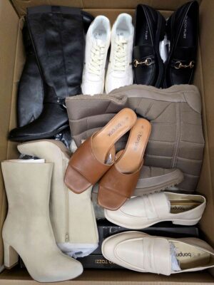 The photo shows a package with clothing in the category BPS.