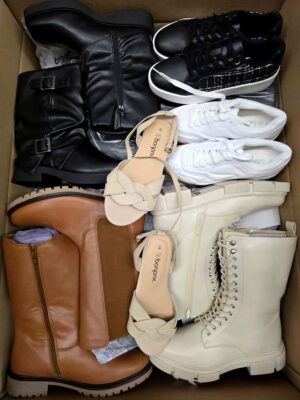 The photo shows a package with clothing in the category BPS.