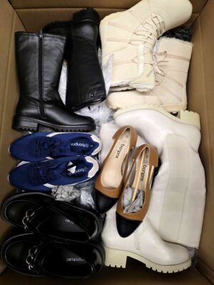 The photo shows a package with clothing in the category BPS.