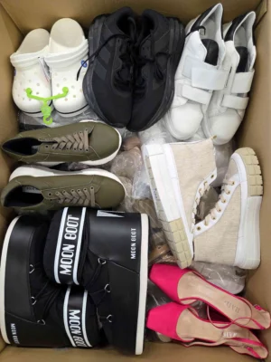 The photo shows a package with footwear in the category BSU.