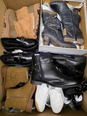 The photo shows a package with clothing in the category BPS.