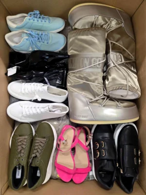 The photo shows a package with footwear in the category BSU.