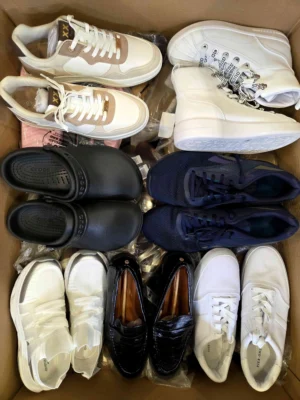 The photo shows a package with footwear in the category BSU.