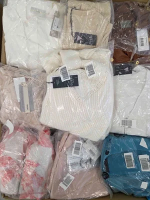 The photo shows a package with clothing in the category B.