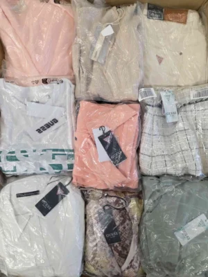 The photo shows a package with clothing in the category B.