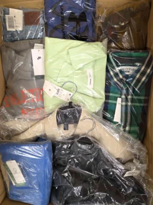 The photo shows a package with clothing in the category AM.