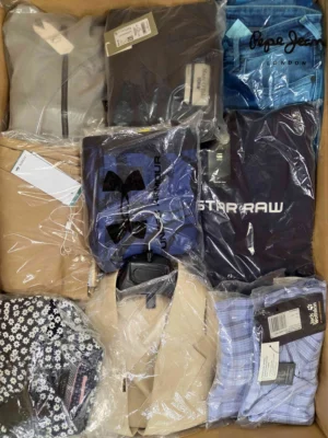 The photo shows a package with clothing in the category AM.