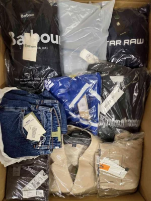 The photo shows a package with clothing in the category AM.