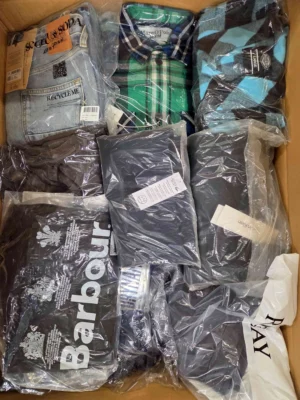 The photo shows a package with clothing in the category AM.
