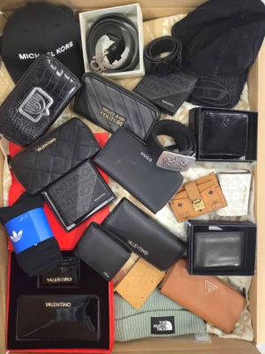 The picture shows a package with accessories in the category AC.