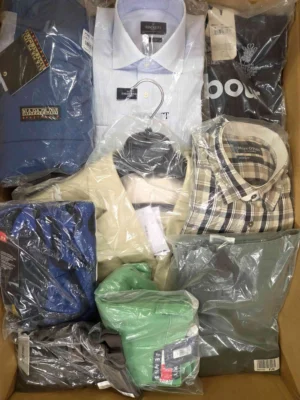 The photo shows a package with clothing in the category AM.