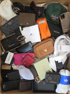 The picture shows a package with accessories in the category AC.