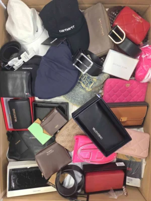 The picture shows a package with accessories in the category AC.