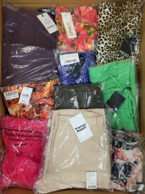 The photo shows a package with clothing in the category AR.
