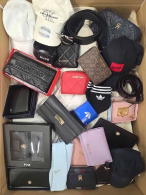 The picture shows a package with accessories in the category AC.