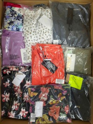 The photo shows a package with clothing in the category AR.