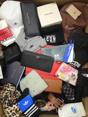 The picture shows a package with accessories in the category AC.