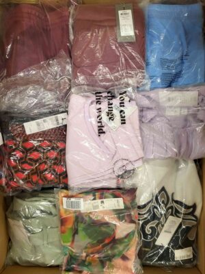 The photo shows a package with clothing in the category AR.