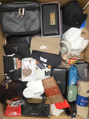 The picture shows a package with accessories in the category AC.