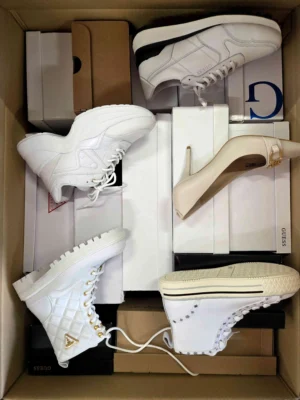 The photo shows a package with footwear in the category BS.