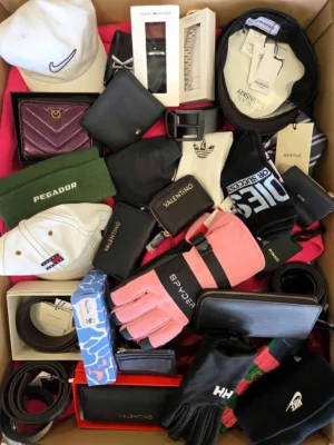 The picture shows a package with accessories in the category AC.