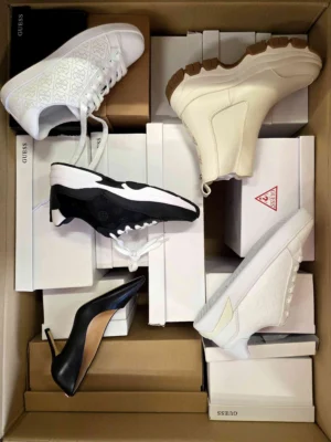 The photo shows a package with footwear in the category BS.